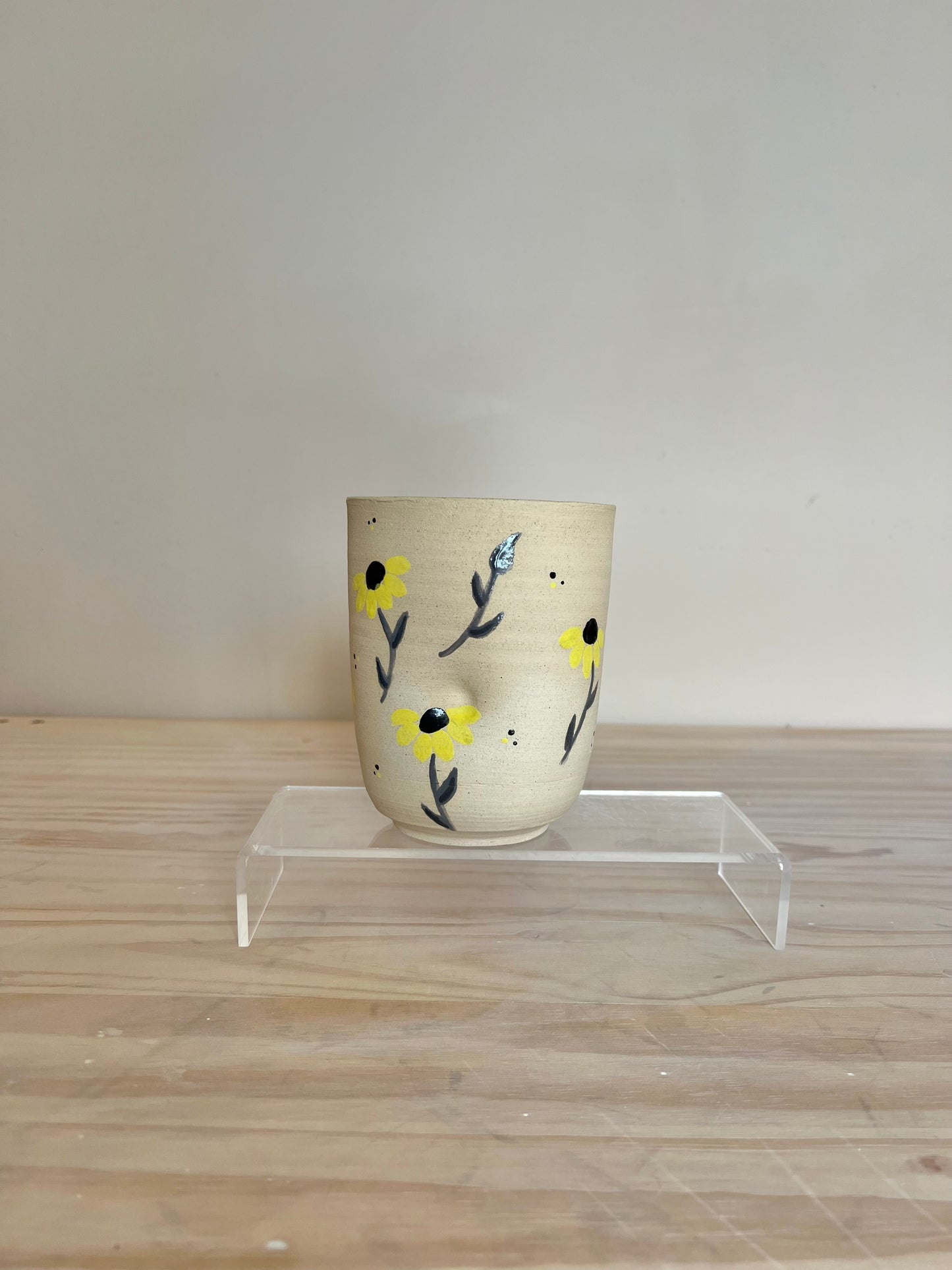 Thumbprint tumbler with glass straw